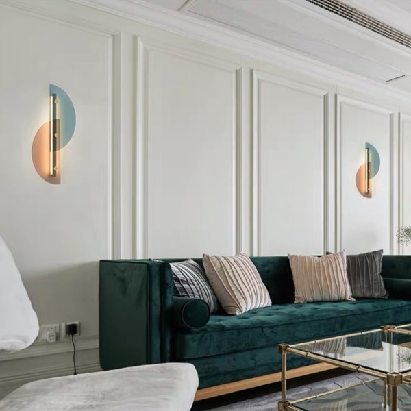 Полукруглый светодиодный настенный светильник