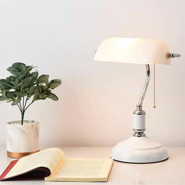 Nostalgic Vintage Table Lamp