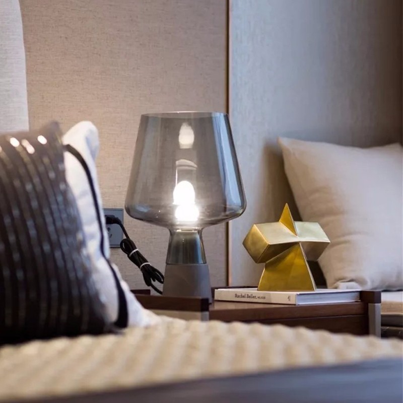 Стеклянная настольная лампа Leimu