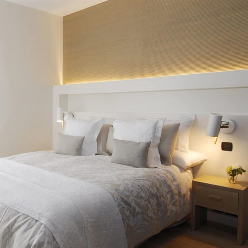 Сквозной настенный светильник