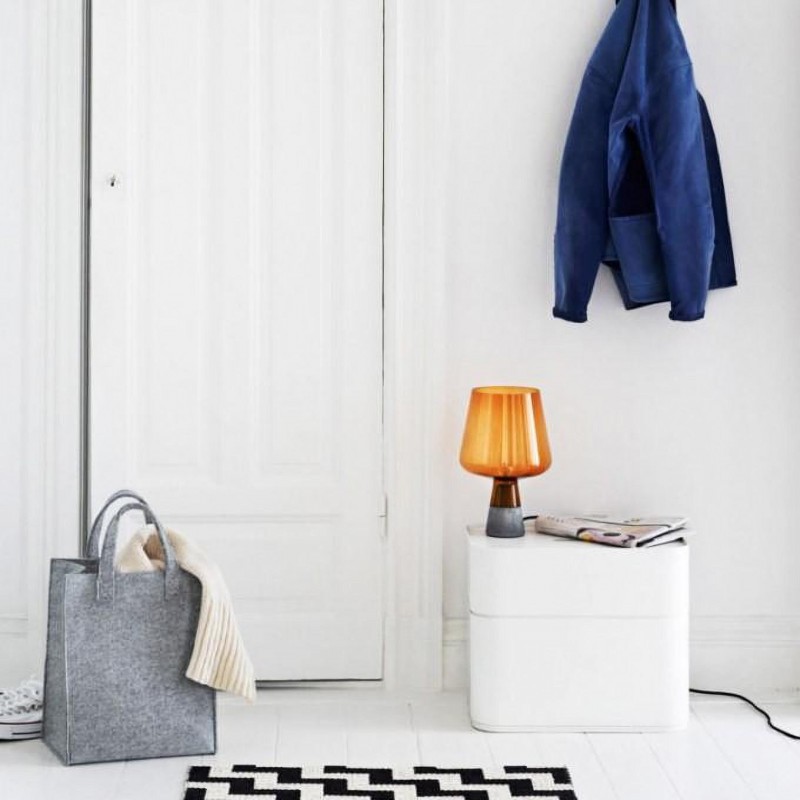 Стеклянная настольная лампа Leimu