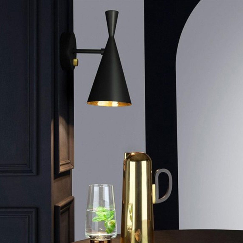 Ударная настенная лампа